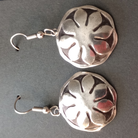 Daisy Sterling Silver Dangle Earrings - Picture 9 of 11